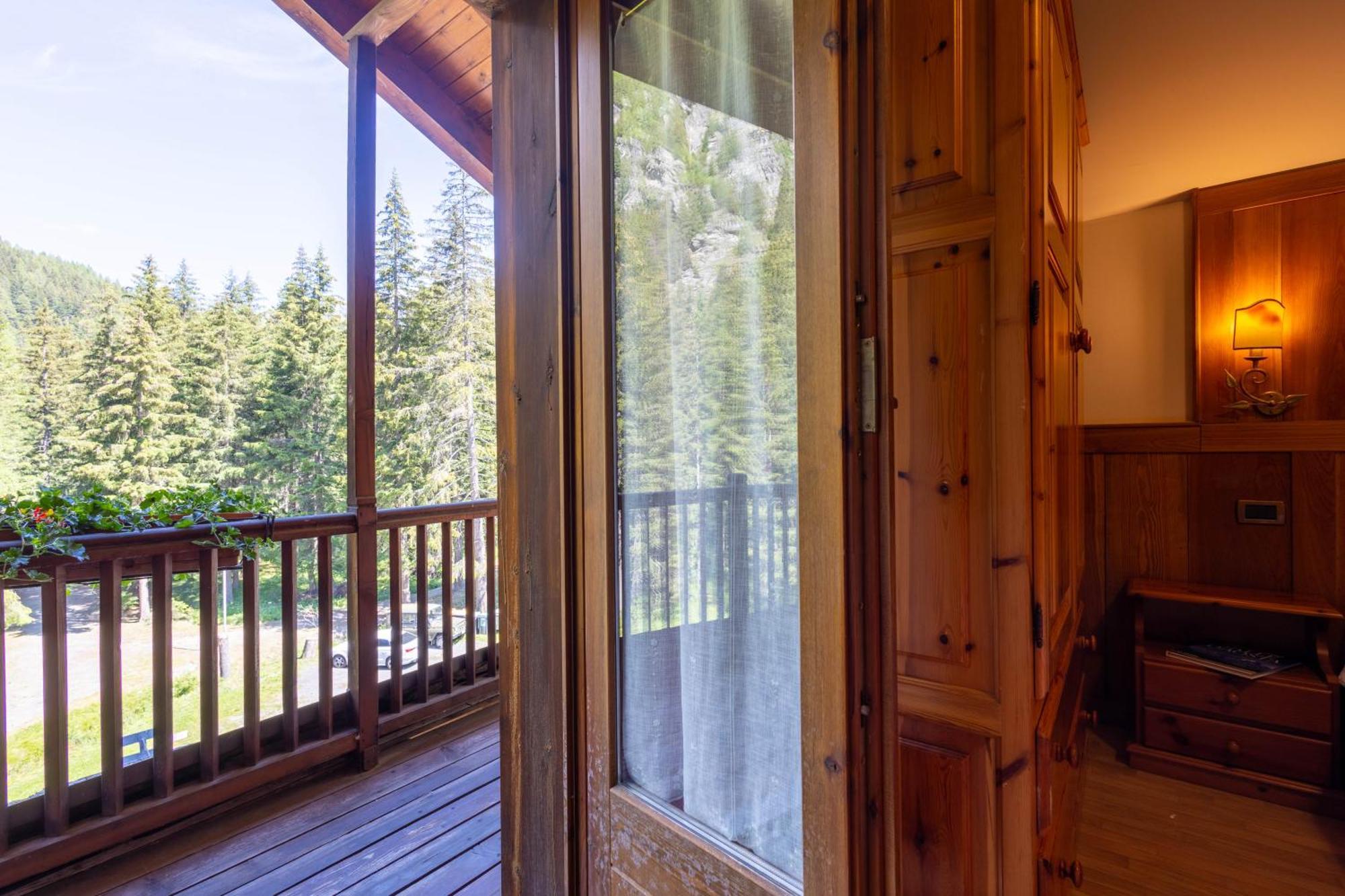 Alpine Forest Hotel Champoluc Exterior foto